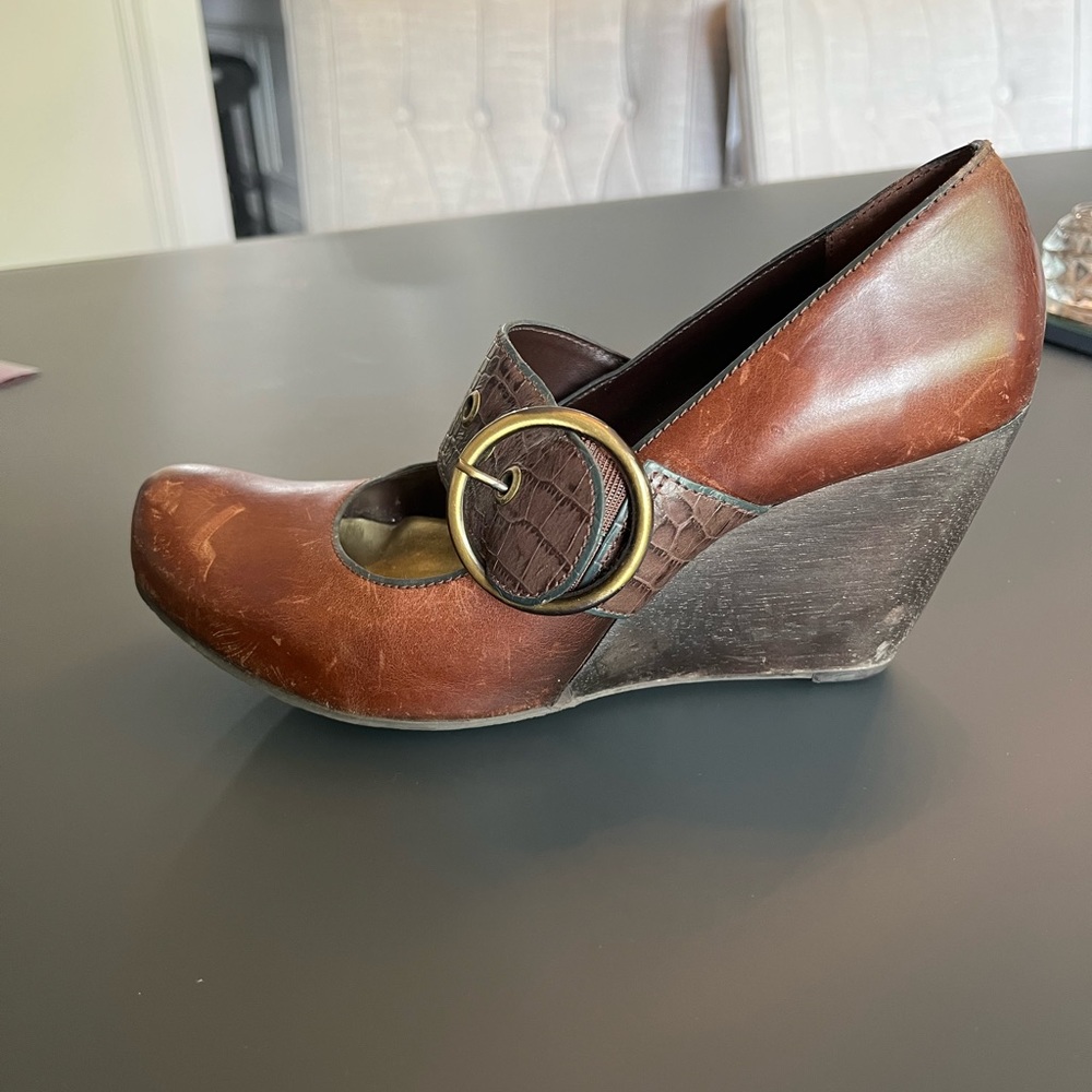 Kenneth Cole Reaction wedge heel